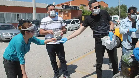 Karakartallar 300 Maske Dağıttı