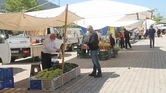 Yasak, Vatandaşları Pazara Döktü
