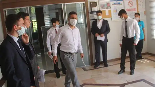 HAFIZLAR SINAVDA TER DÖKTÜ