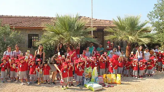 Minikler biriktirdikleri harçlıklar ile mama aldılar