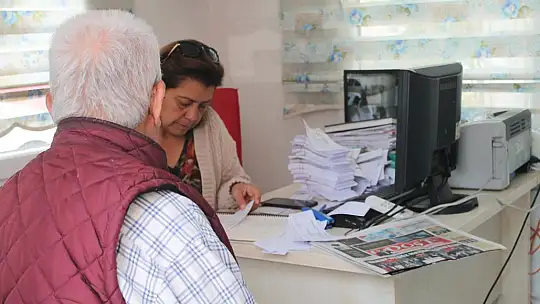 Muhtarlıklar İkinci Tur Seçmen Kâğıtlarını Dağıtıyor