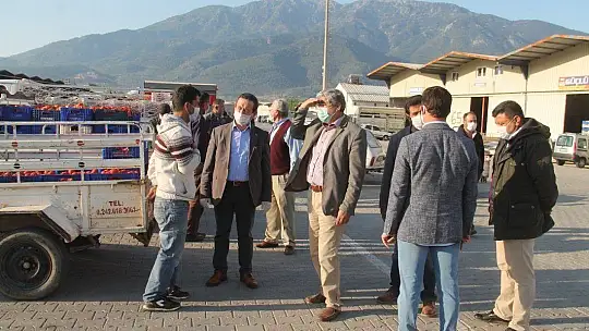 Başkan Öztürk üreticilerin ve komisyoncuların nabzını tuttu 