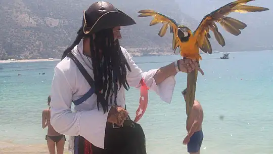 MAHMUT, ÖLÜDENİZ PLAJI'NIN MASKOTU OLDU