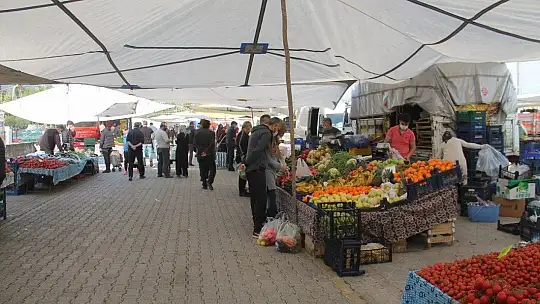 Salı Pazarı'nda Ramazan öncesi yoğunluk 