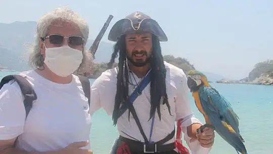 MAHMUT, ÖLÜDENİZ PLAJI'NIN MASKOTU OLDU