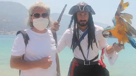 MAHMUT, ÖLÜDENİZ PLAJI'NIN MASKOTU OLDU