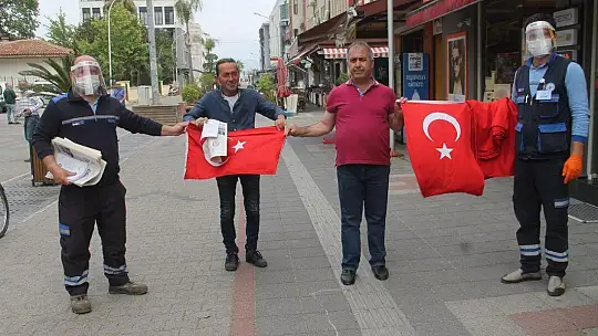 Büyükşehir Belediyesi 3 Bin Adet Türk Bayrağı Dağıttı 