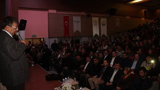 Hayati İnanç'a olan ilgi salona sığmadı