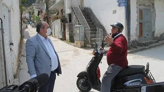 CHP İlçe Örgütü veresiye defterlerini satın aldı 