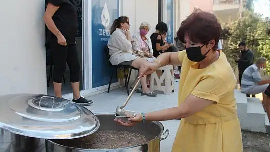 Deva Partisinden aşure etkinliği