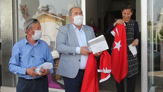 Büyükşehir Belediyesi 3 Bin Adet Türk Bayrağı Dağıttı 