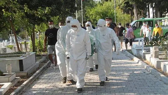 KADINLAR BİRLİĞİ'NİN ZEYNEP ABLASI SON YOLCULUĞUNA UĞURLANDI