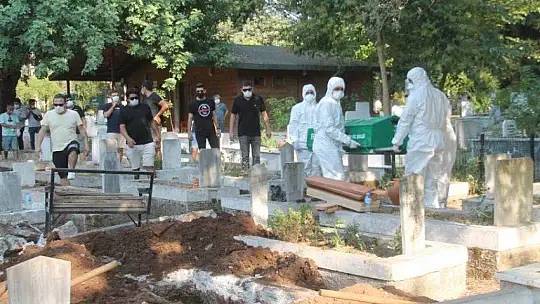 KADINLAR BİRLİĞİ'NİN ZEYNEP ABLASI SON YOLCULUĞUNA UĞURLANDI