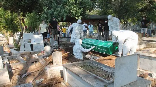 KADINLAR BİRLİĞİ'NİN ZEYNEP ABLASI SON YOLCULUĞUNA UĞURLANDI