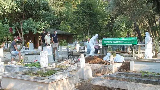 KADINLAR BİRLİĞİ'NİN ZEYNEP ABLASI SON YOLCULUĞUNA UĞURLANDI