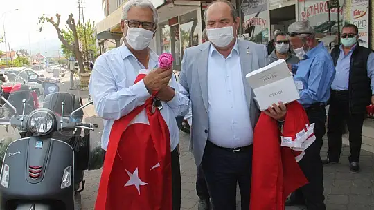 Büyükşehir Belediyesi 3 Bin Adet Türk Bayrağı Dağıttı 