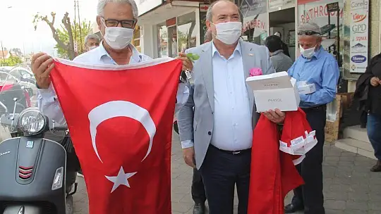 Büyükşehir Belediyesi 3 Bin Adet Türk Bayrağı Dağıttı 