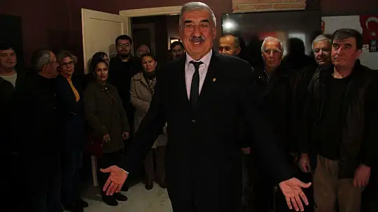 İlçe Başkanı Ve 30 Kişilik Yönetim Kurulu Görevinden İstifa Etti