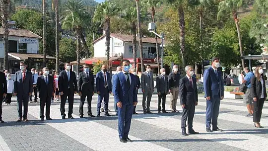 2021-2022 yılı ilköğretim haftası çelenk sunma töreni gerçekleştirildi