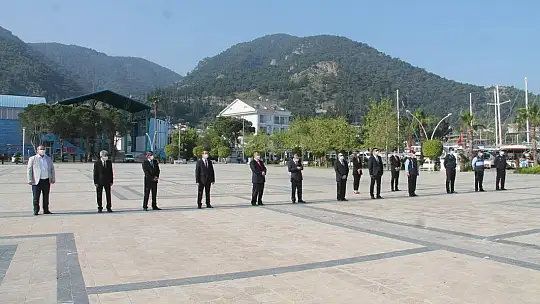 Fethiye'de sosyal mesafeli 23 Nisan töreni