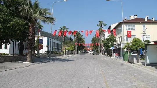 Emniyet ekiplerinden renkli kutlama 