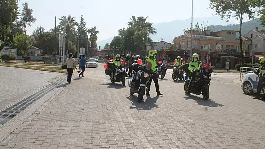 Emniyet ekiplerinden renkli kutlama 