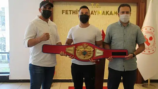 Şampiyon Boksör Alcu'dan, Kaymakam Fırat'a ziyaret