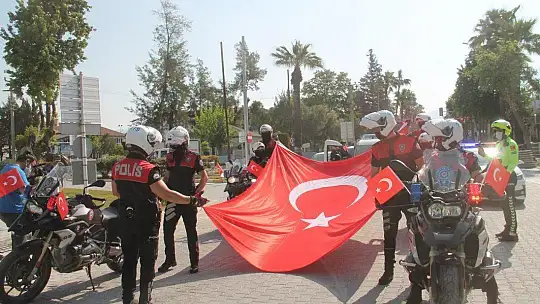 Emniyet ekiplerinden renkli kutlama 