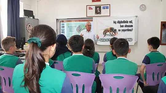 TAB Başkanı Şahin, öğrencilere 'Arıların önemi ve ürünlerini' anlattı