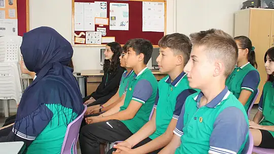 TAB Başkanı Şahin, öğrencilere 'Arıların önemi ve ürünlerini' anlattı