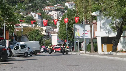 Emniyet ekiplerinden renkli kutlama 