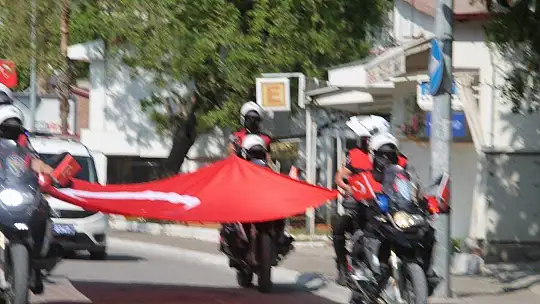 Emniyet ekiplerinden renkli kutlama 