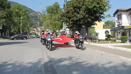 Emniyet ekiplerinden renkli kutlama 