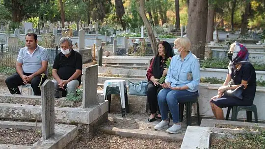 Türk Kadınlar Birliğinden kabir ziyaretleri