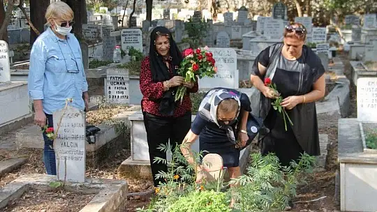 Türk Kadınlar Birliğinden kabir ziyaretleri