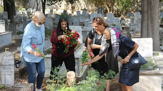 Türk Kadınlar Birliğinden kabir ziyaretleri