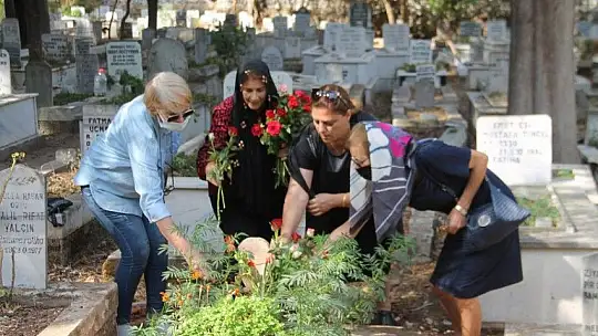 Türk Kadınlar Birliğinden kabir ziyaretleri