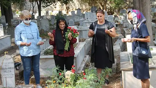 Türk Kadınlar Birliğinden kabir ziyaretleri