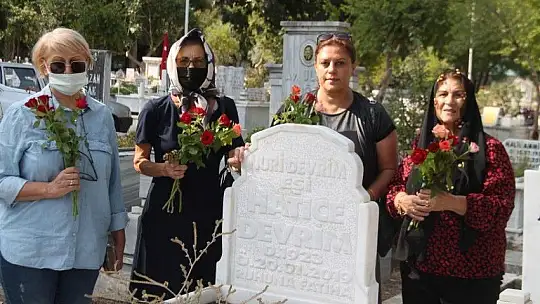 Türk Kadınlar Birliğinden kabir ziyaretleri