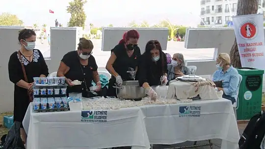 Zeynep Tuncel anısına pilav ikramında bulundular