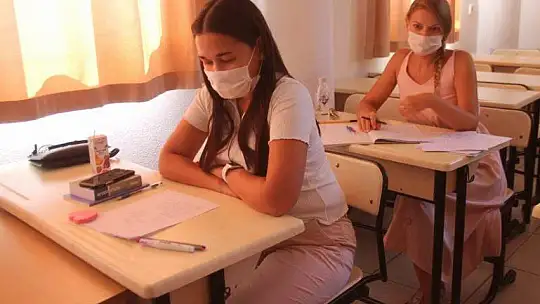 FETHİYE'DE YAŞAYAN YABANCILAR TÜRKÇE ÖĞRENİYOR