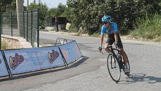 ZORLU PARKURDA PEDAL ÇEVİRDİLER