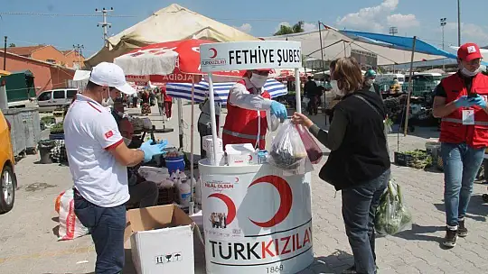 Türk Kızılayı, Maske ve Dezenfektan Dağıttı