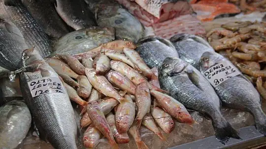 Balık av sezonun açılması ile tezgahlar şenlendi