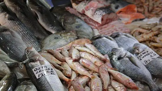 Balık av sezonun açılması ile tezgahlar şenlendi