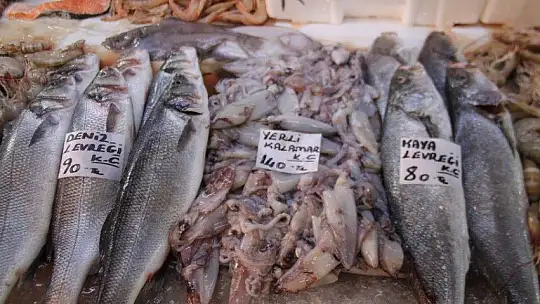Balık av sezonun açılması ile tezgahlar şenlendi