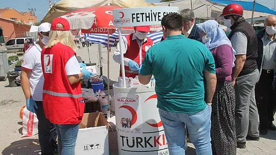 Türk Kızılayı, Maske ve Dezenfektan Dağıttı