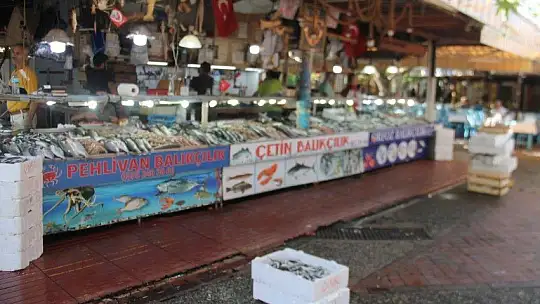 Balık av sezonun açılması ile tezgahlar şenlendi