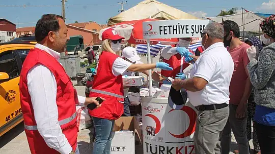 Türk Kızılayı, Maske ve Dezenfektan Dağıttı