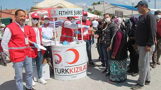 Türk Kızılayı, Maske ve Dezenfektan Dağıttı